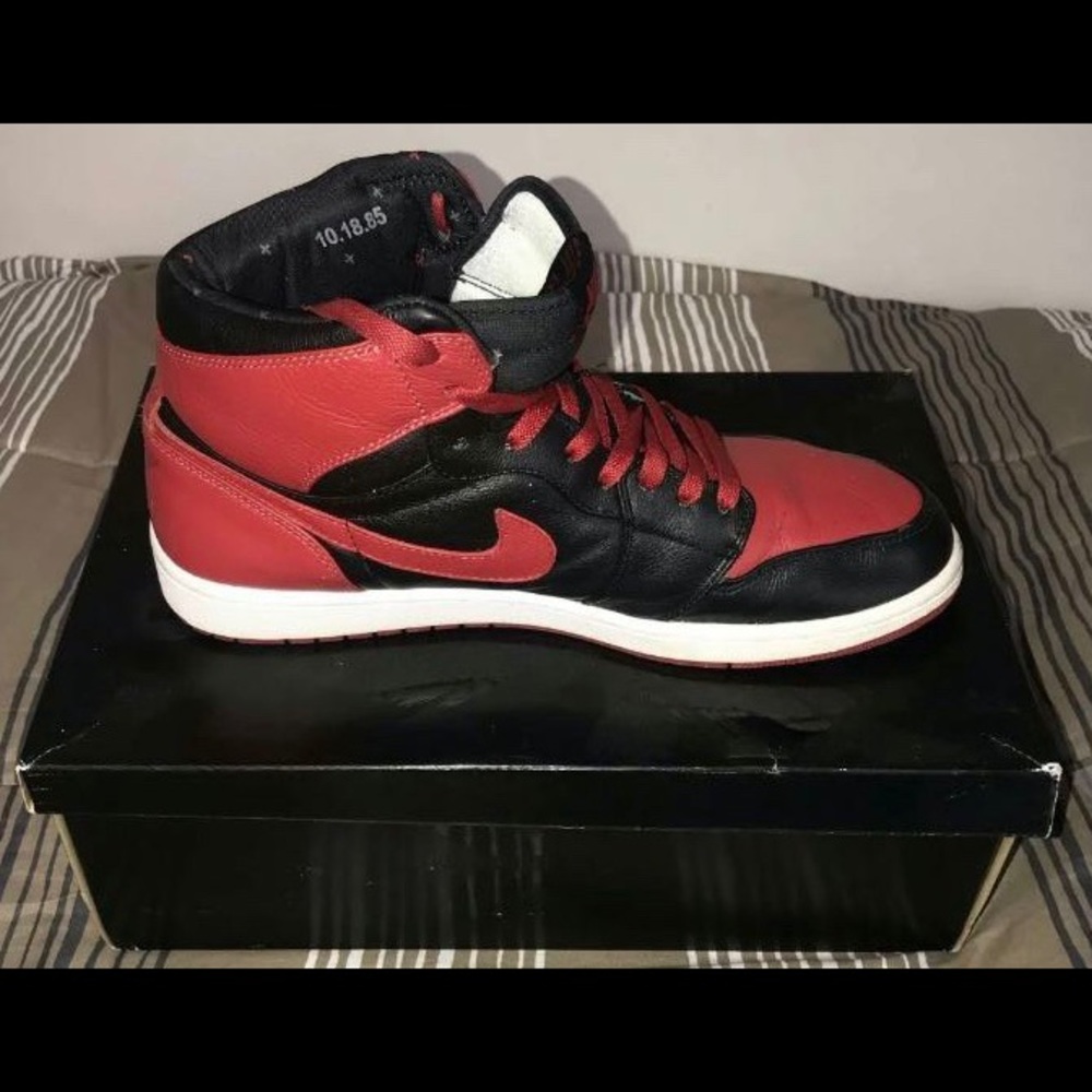 AIR JORDAN RETRO 1 (high tops) edition “banned” - Picture 3 of 5